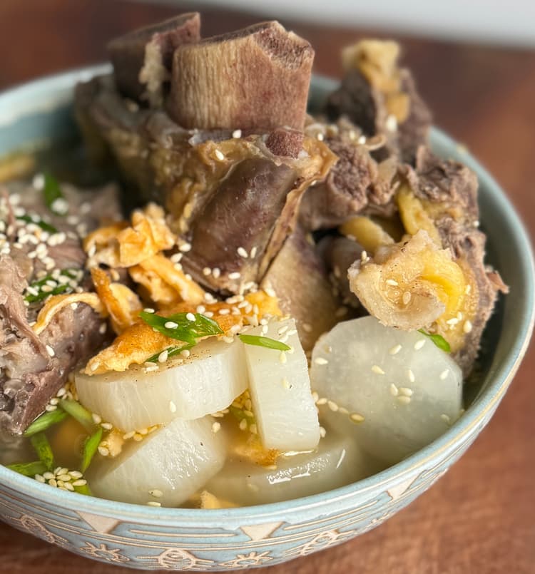 Korean Beef Short Rib Soup (Galbitang - 갈비탕) | Canh Sườn Bò Hàn Quốc 🍲🇰🇷